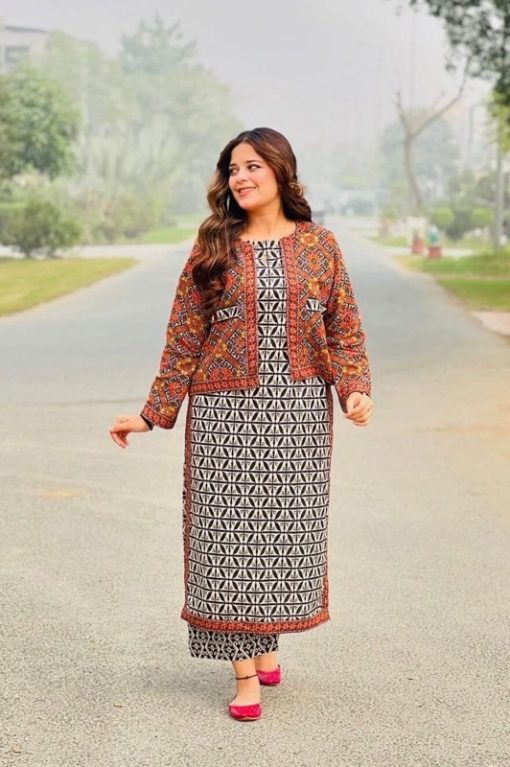Uswa digital printed lawn suit with voile dupatta and printed trouser – summer collection for women