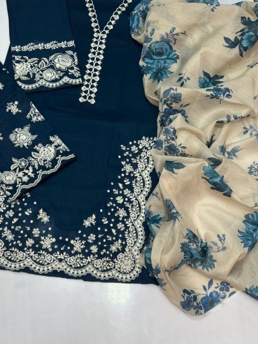 Zara Shahjahan presents ZS-10, an exquisite 3 piece unstitched lawn suit that captures the brand’s signature
