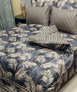Warm Vicky Comforter with Pillow Covers & Bedsheet
