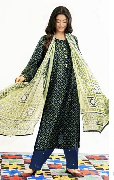 Baroque BR-96 Khaddar 3 Piece Winter Suit with digital print shirt, dupatta, and plain trouser