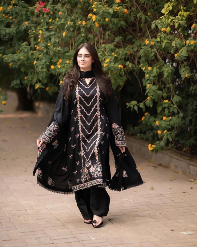 Qalamkar IA-34 Luxury Lawn Heavy Embroidered 3 Piece Eid Suit