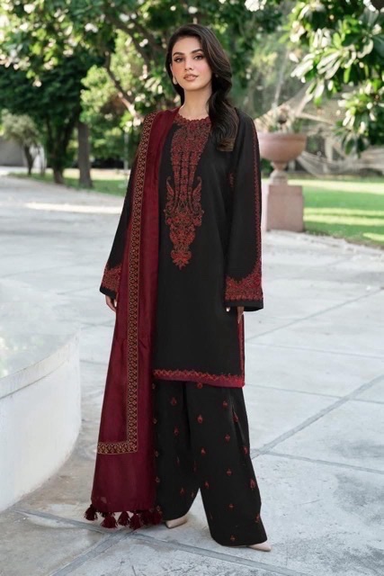 Baroque IA-101 lawn heavy embroidered ladies suit with digital print dupatta