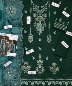 The neck features heavy embroidery, giving the suit a strong designer look and a luxurious first impression.