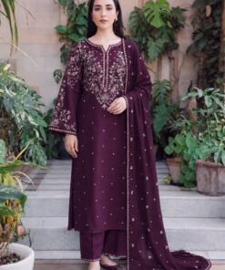 Detailed sleeve embroidery of winter dhanak luxury suit on discount in Pakistan.